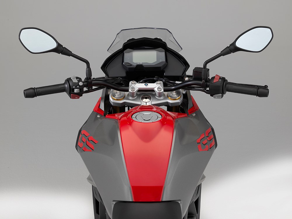 全液晶顯示儀表板也是G310GS車系標準備配