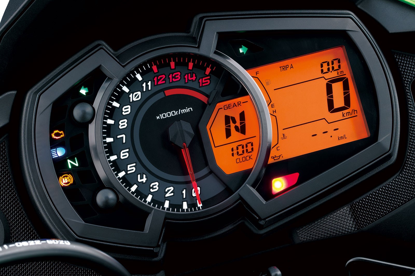 儀表板具備檔位顯示,平均油耗與煎油耗,油量續航里程以及單趟里程計算