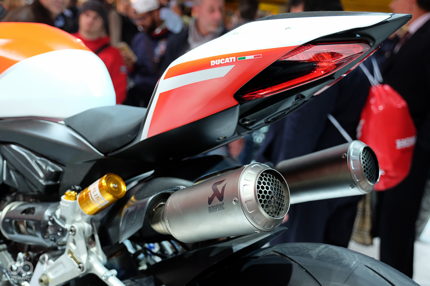 Akrapovič為Superleggera所打造的賽道用排氣管