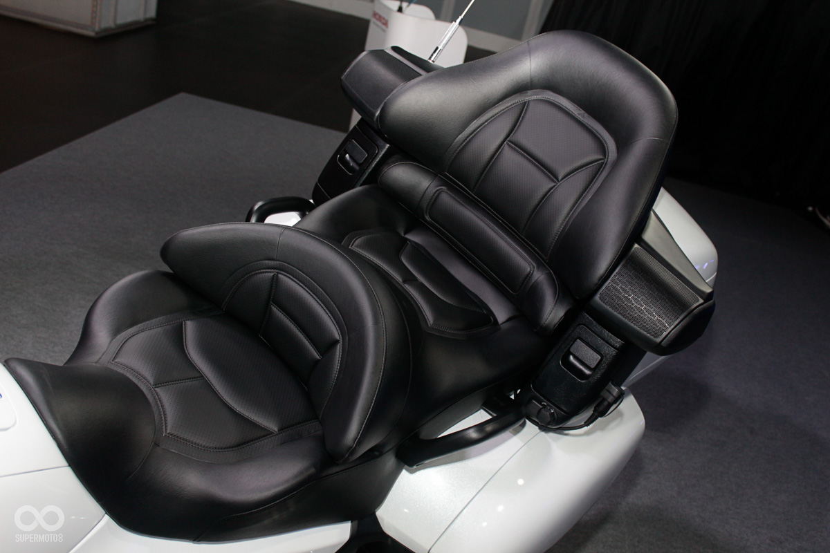 乘坐品質超級優,媲美沙發座椅,座椅的內凹設計能讓乘坐者穩固的定在座位上