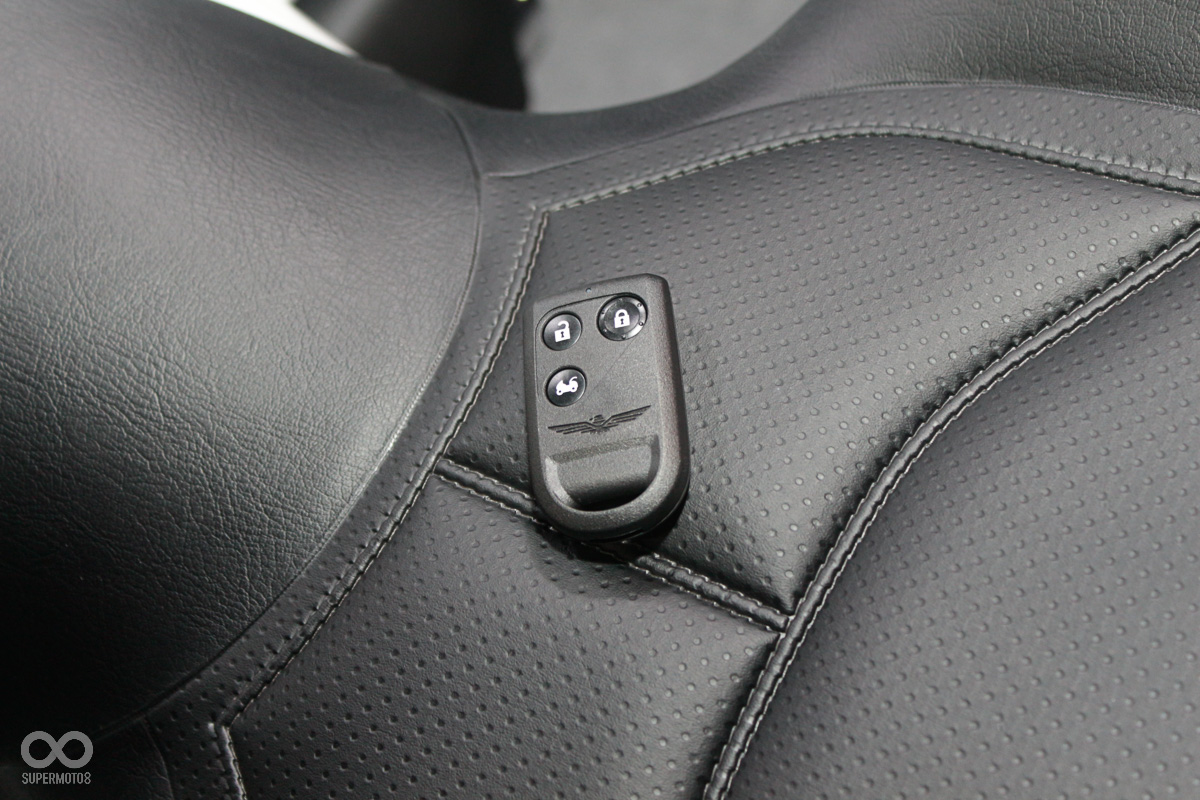 轎車等級的中控鎖設計,能遙控開啟後車廂與中控鎖